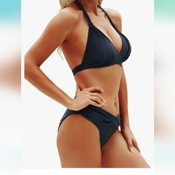 Elegant Black Bikini Set - Picture 3 of 8